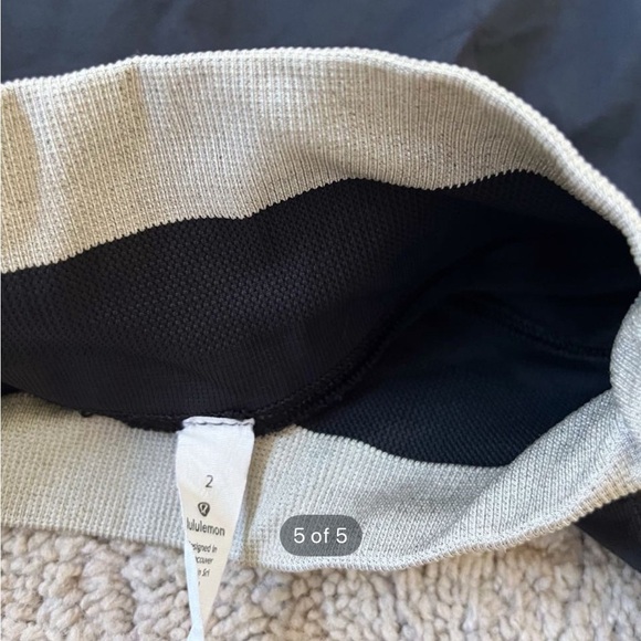LULULEMON SPELLOUT SIZE 2 leggings - Picture 11 of 11